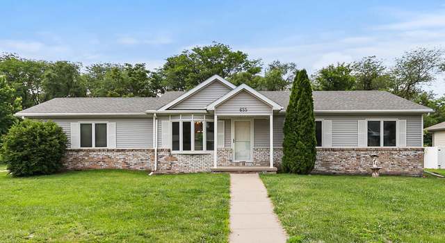 Photo of 655 Goldenrod Ln, Crete, NE 68333