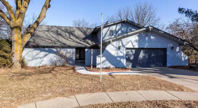 Photo of 5742 Tucker Cir, Omaha, NE 68152