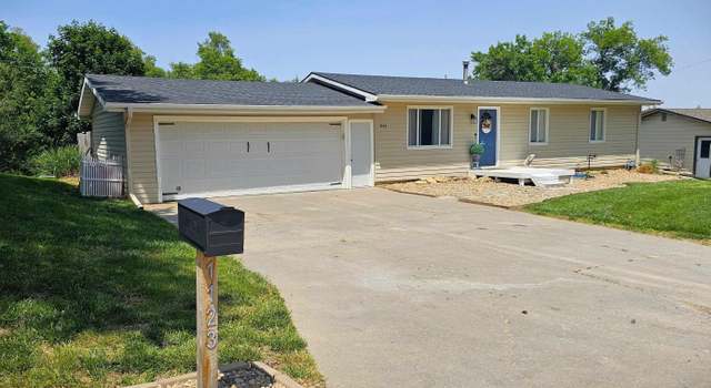 Photo of 1123 16th St, Fairbury, NE 68352