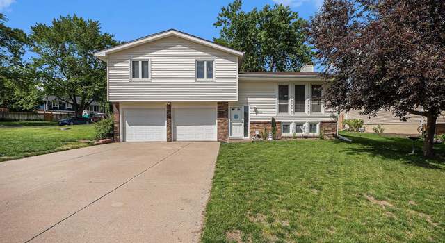 Photo of 360 Windsor Dr, Papillion, NE 68056