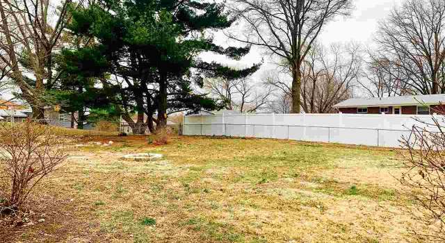 Photo of 9612 Wirt St, Omaha, NE 68134