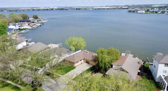 Photo of 900 Lakeshore Dr, Lincoln, NE 68528