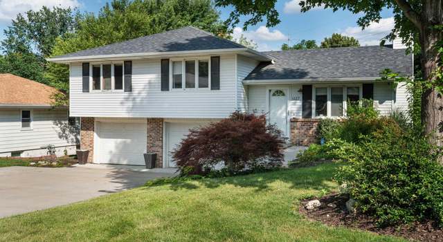 Photo of 1027 Fawn Pkwy, Omaha, NE 68154