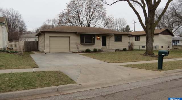 Photo of 7911 Maplewood Dr, Lincoln, NE 68510