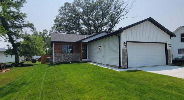 Photo of 129 E 5th St, Valparaiso, NE 68065