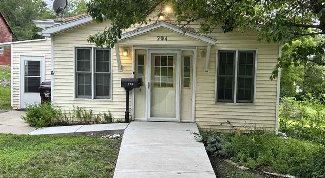 Photo of 204 S Park St, Weeping Water, NE 68463
