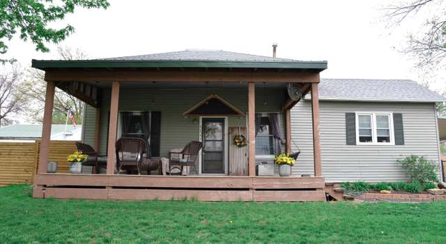 Photo of 552 N 1st St, Tecumseh, NE 68450