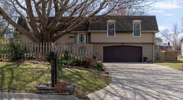 Photo of 656 Grey Fawn Dr, Omaha, NE 68154