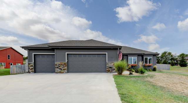 Photo of 1359 Stone Ridge Dr, Louisville, NE 68037