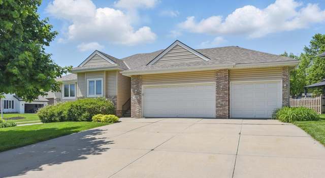 Photo of 302 Eagle Ridge Dr, Papillion, NE 68133