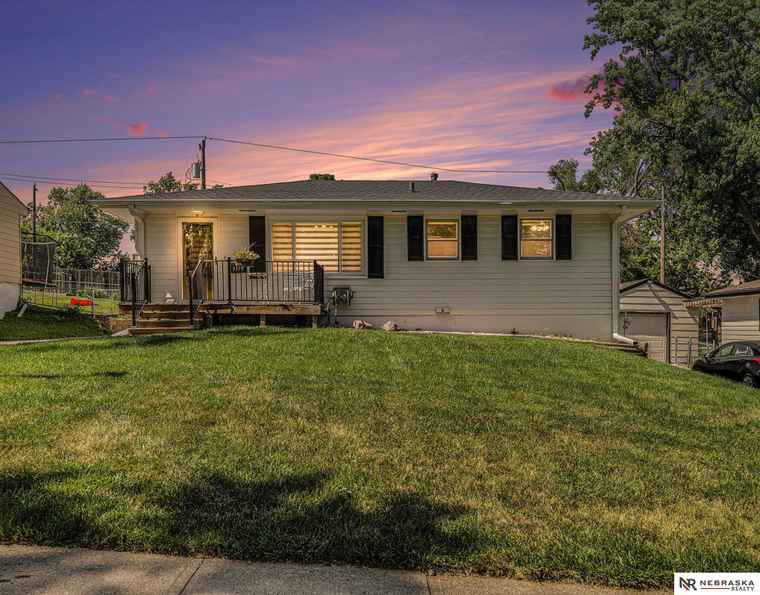 Photo of 9418 Meredith Ave Omaha, NE 68134