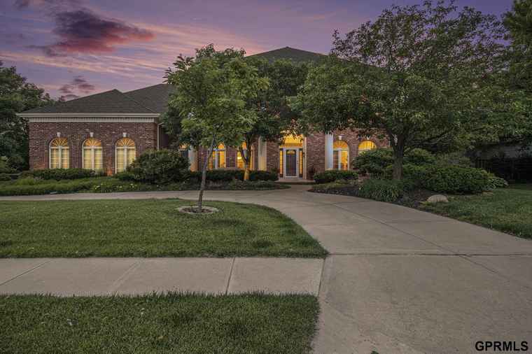 Photo of 686 N 164th St Omaha, NE 68118