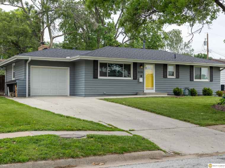 Photo of 12236 Weir St Omaha, NE 68137