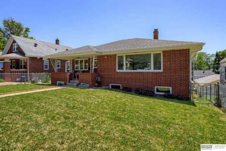 Photo of 3943 U St Omaha, NE 68107