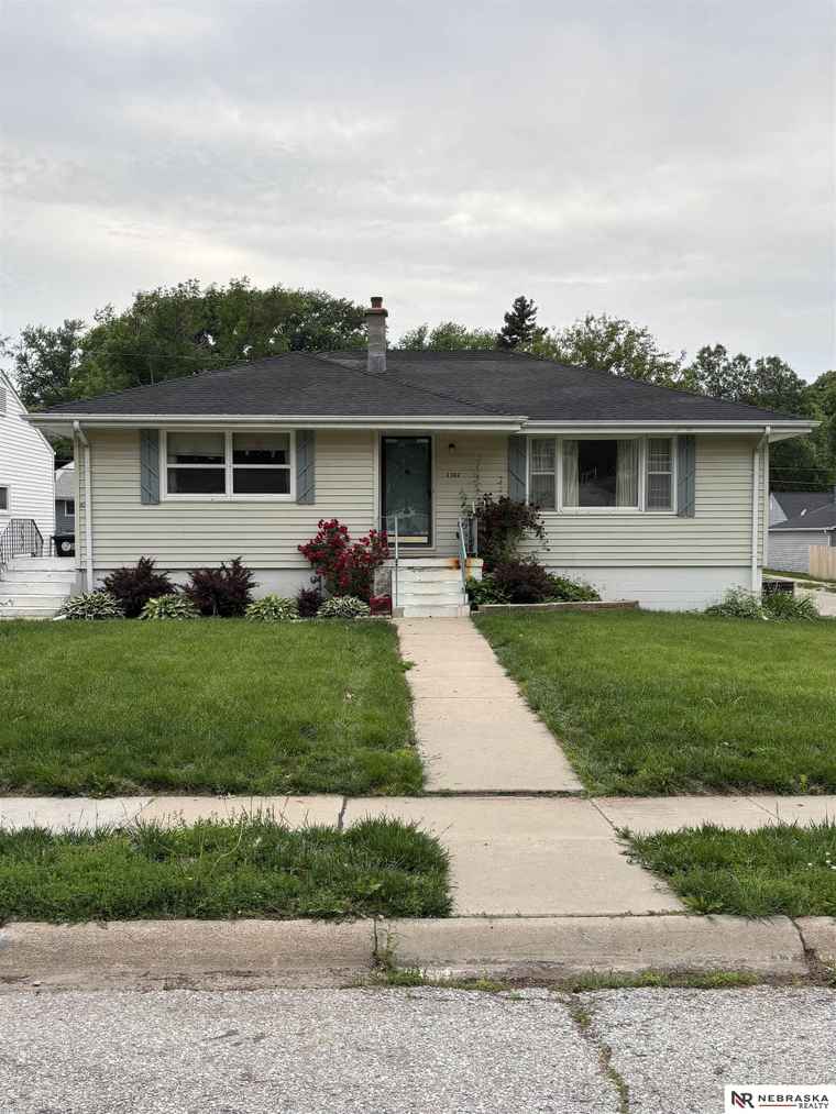 Photo of 2302 S 47 St Omaha, NE 68106