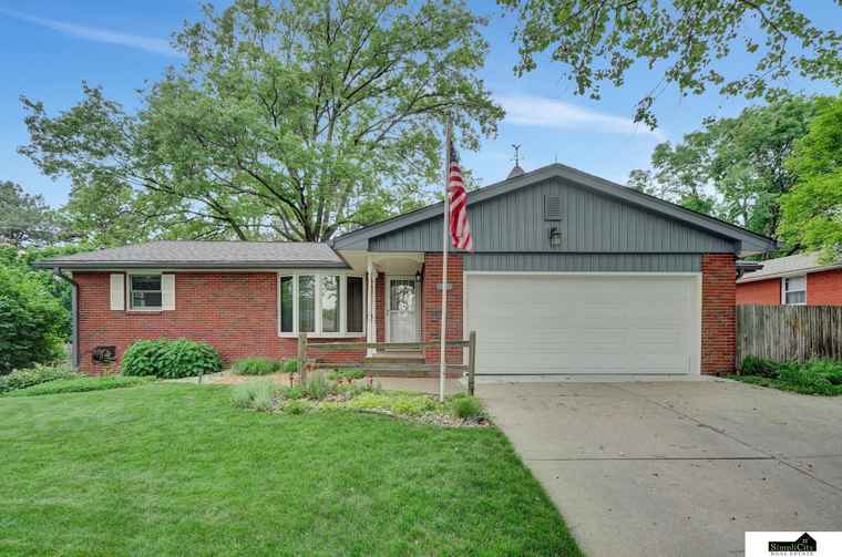 Photo of 501 Wedgewood Dr Lincoln, NE 68510
