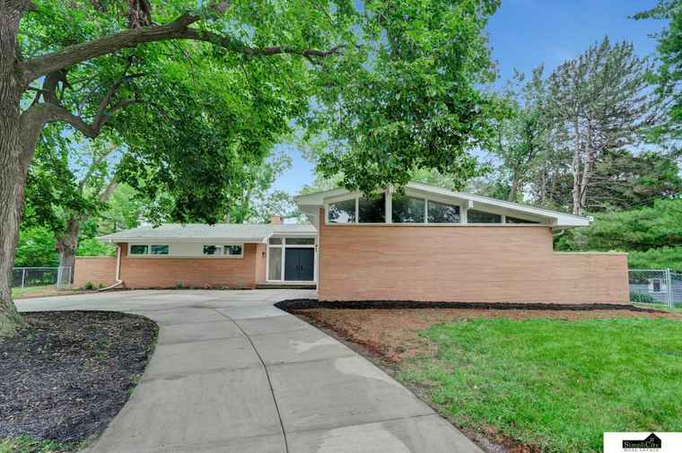 Photo of 6123 A St Lincoln, NE 68506
