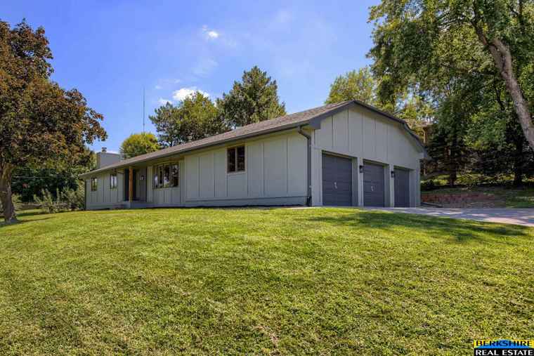 Photo of 8029 Himebaugh Ave Omaha, NE 68164
