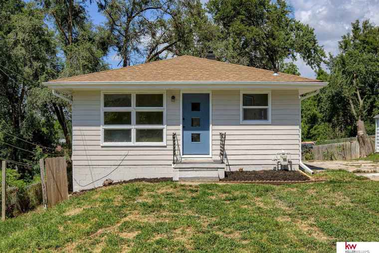 Photo of 3304 Redick Ave Omaha, NE 68112