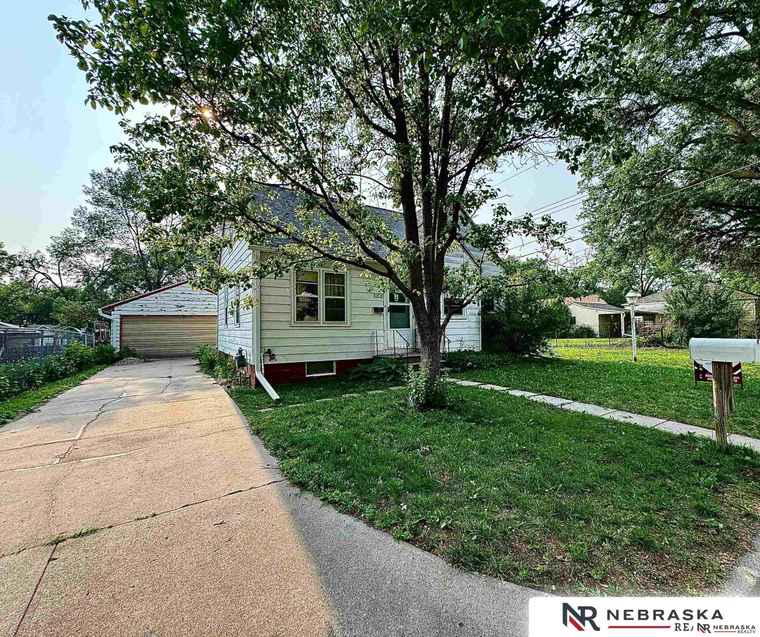 Photo of 1023 S 42nd St Lincoln, NE 68510