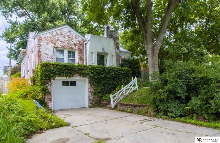 Photo of 5802 Pacific St Omaha, NE 68106