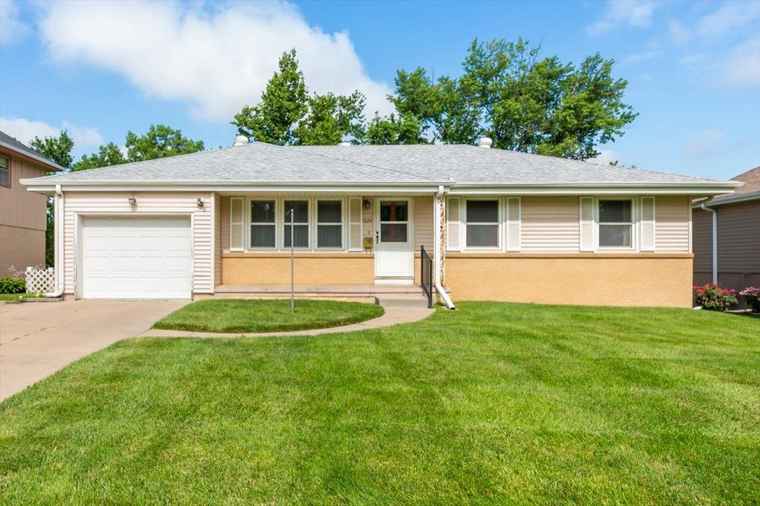 Photo of 5024 S 92nd St Omaha, NE 68127