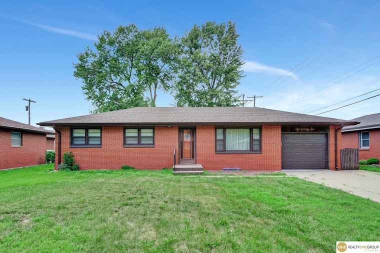 Photo of 841 Hollywood Ave Lincoln, NE 68504