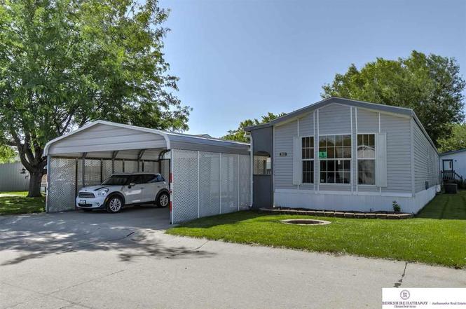 2025 31st Ave, Council Bluffs, IA 51501 | MLS# 21912017 | Redfin