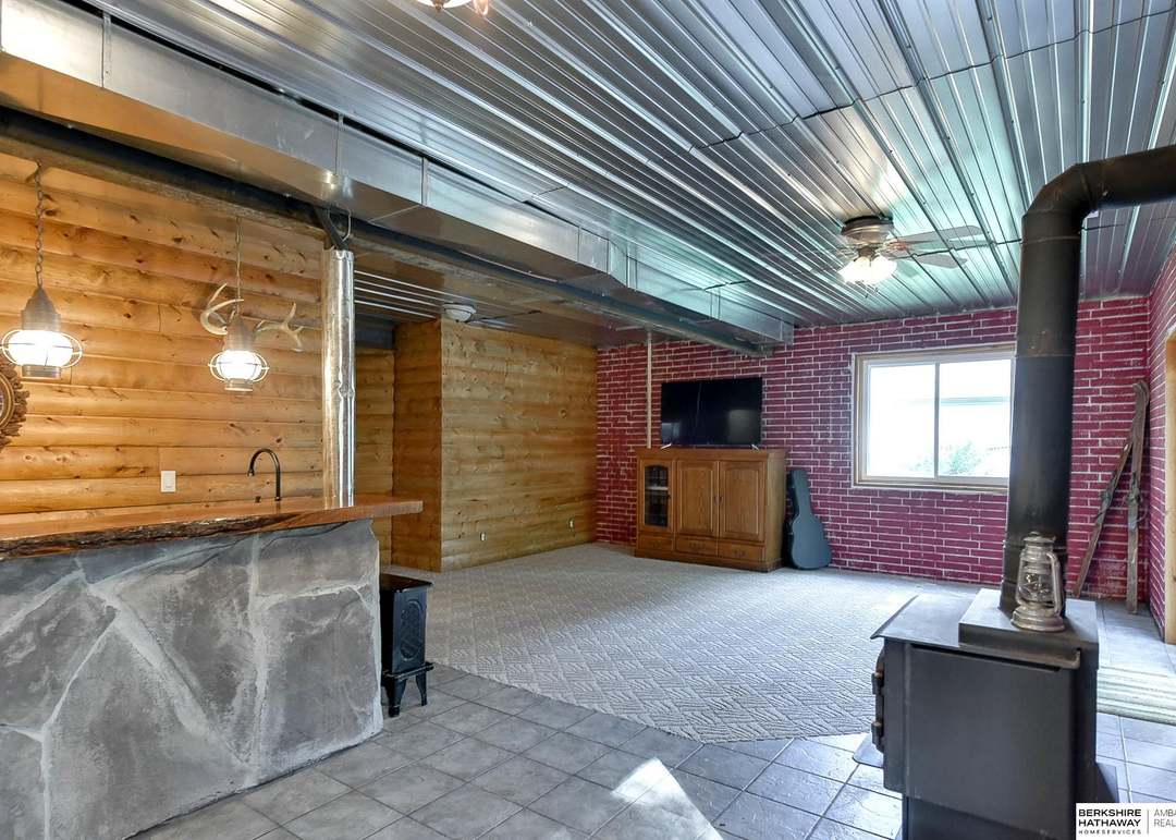 54971 Emerald Ln, Glenwood, IA 51534