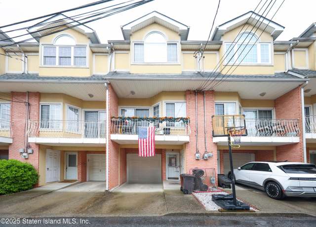 Property at 19 Ostrich Ct, Staten Island, NY 10309, 3 beds, 3.5 baths