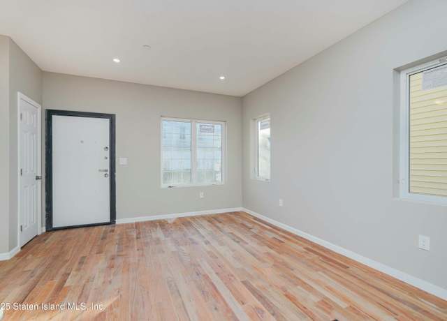 Property at 136 Union Ave, Staten Island, NY 10303, 3 beds, 3.5 baths