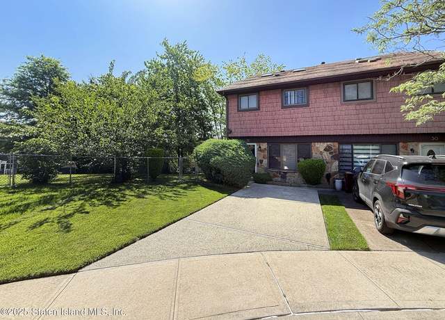 Property at 32 Sutton Pl, Staten Island, NY 10312, 3 beds, 2 baths