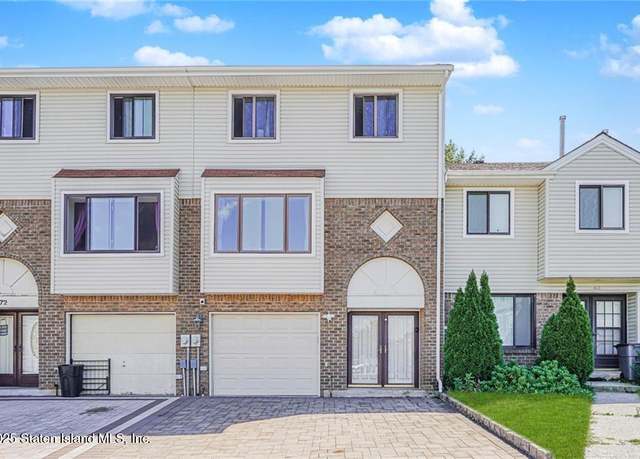 Property at 70 Redwood Loop, Staten Island, NY 10309, 3 beds, 2 baths