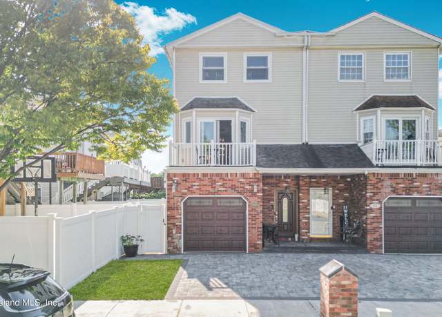 Property at 168 Cotter Ave, Staten Island, NY 10306, 3 beds, 3 baths