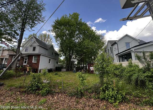 Property at 35 Sideview Ave, Staten Island, NY 10314, 4 beds, 1.5 baths