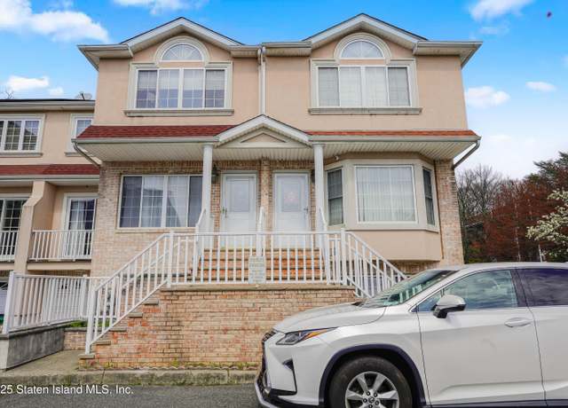 Property at 15 Chesterfield Ln, Staten Island, NY 10314, 4 beds, 1.5 baths