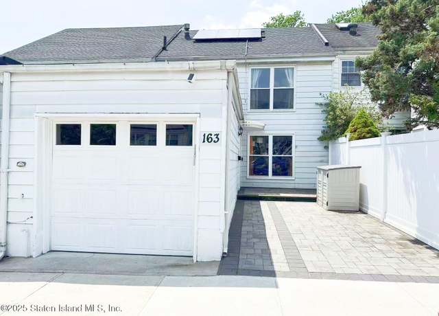 Property at 163 Hampton Grn, Staten Island, NY 10312, 3 beds, 1.5 baths