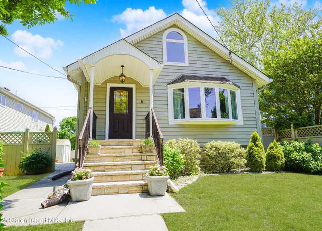 Property at 39 Summit Ave, Staten Island, NY 10306, 3 beds, 3 baths
