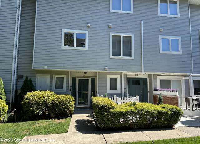 Property at 139 Commodore Dr, Staten Island, NY 10309, 2 beds, 2.5 baths