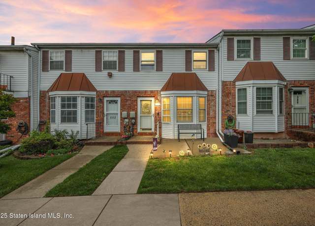 Property at 550 Golf View Ct, Staten Island, NY 10314, 2 beds, 1.5 baths