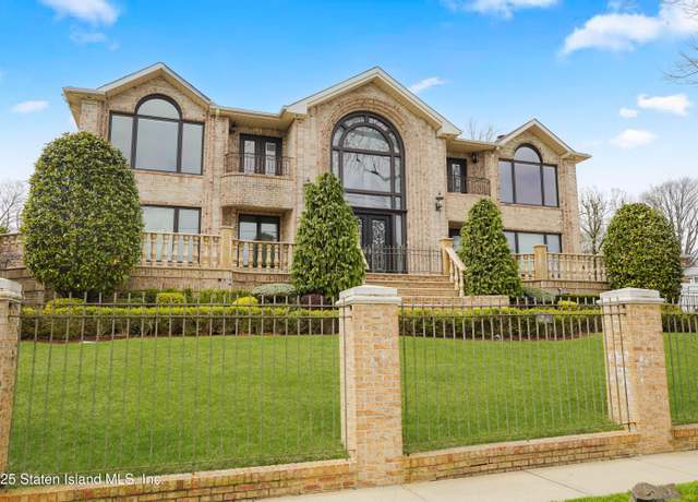 Property at 246 Howard Ave, Staten Island, NY 10301, 5 beds, 4.5 baths