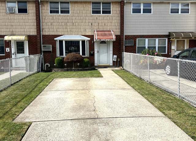 Property at 390 Jefferson Ave, Staten Island, NY 10306, 3 beds, 1.5 baths