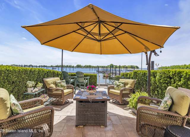 Property at 60 Harbour Ct, Staten Island, NY 10308, 2 beds, 1.5 baths
