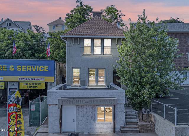 Property at 2419 Richmond Rd, Staten Island, NY 10306, 6 beds, 3.5 baths