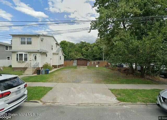Property at 39 Eltingville Blvd, Staten Island, NY 10312, 3 beds, 1.5 baths