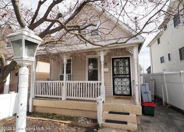 Property at 39 Post Ln, Staten Island, NY 10303, 2 beds, 1 bath