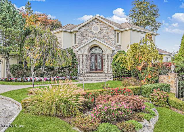 Property at 35 Julieann Ct, Staten Island, NY 10304, 4 beds, 3.5 baths