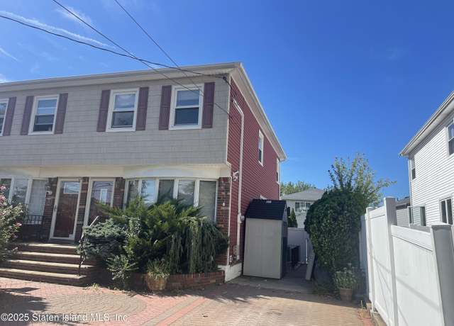 Property at 26 Roberts Dr, Staten Island, NY 10306, 3 beds, 2.5 baths
