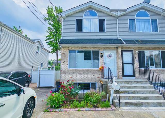 Property at 72 Confedration Pl, Staten Island, NY 10303, 3 beds, 2.5 baths