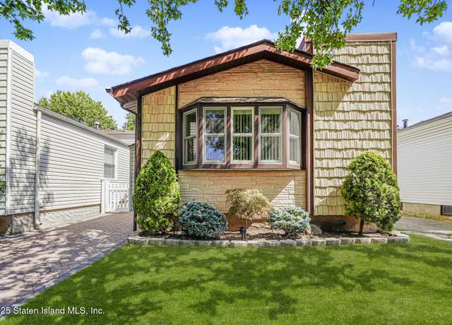 Property at 318 Green Valley Rd, Staten Island, NY 10312, 3 beds, 2.5 baths